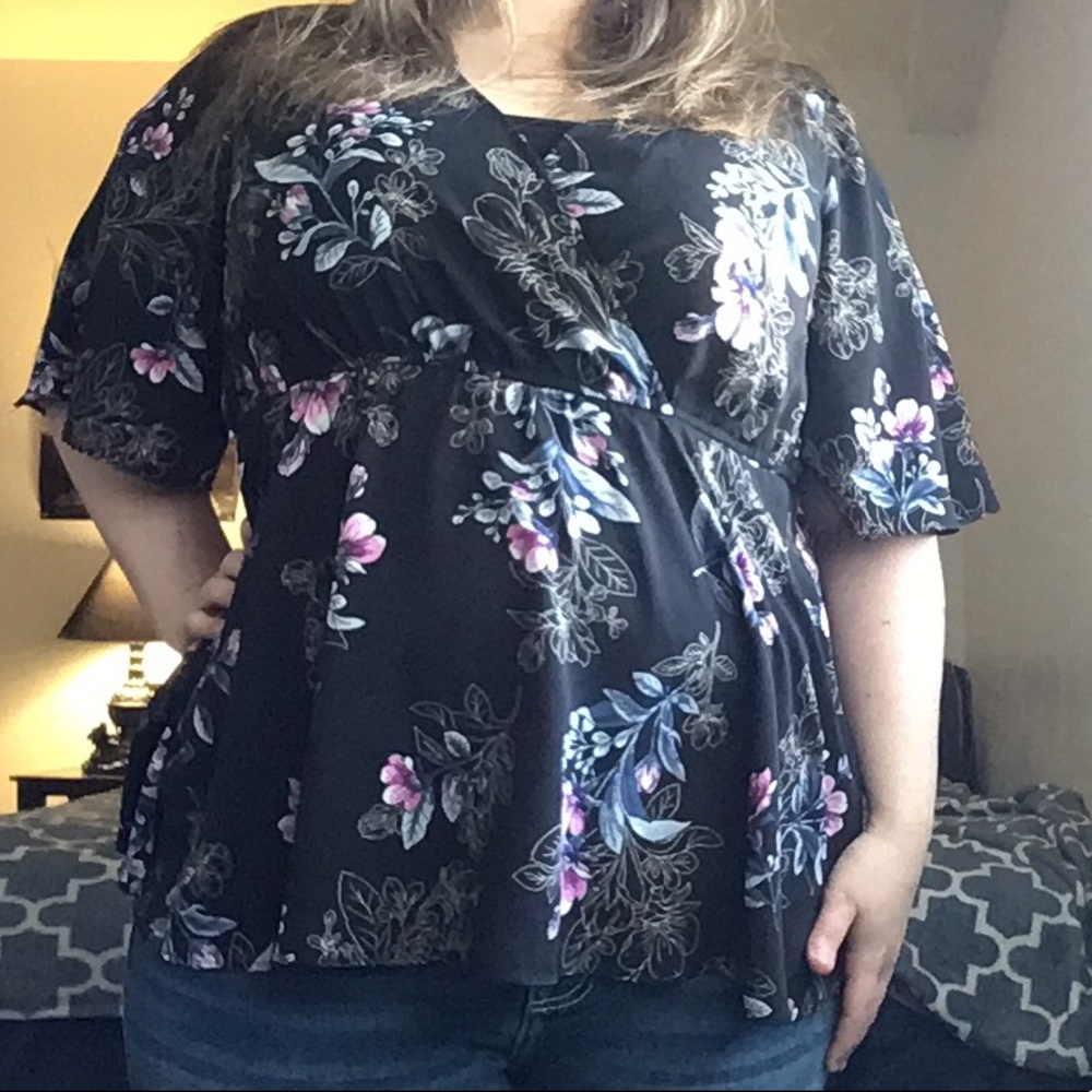 Soprano Plus Size Floral Print V-Neck S/S Top